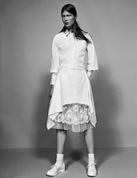 Waif-Like Alabaster Fashion Image 8