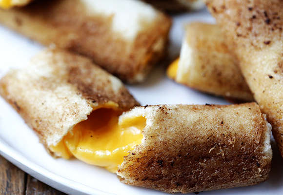 Gooey Grilled Cheese Rolls