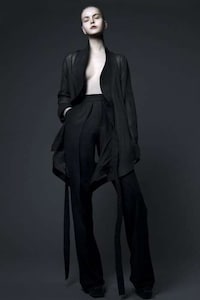 Darkly Feminine Fashion Image 4
