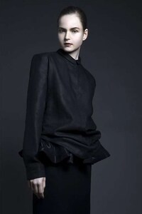 Darkly Feminine Fashion Image 5