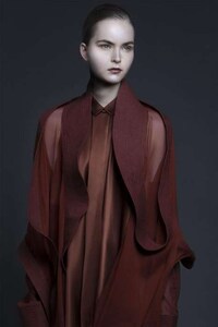 Darkly Feminine Fashion Image 7