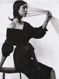 Grungy Widow-Inspired Fashion Image 2