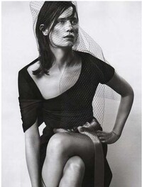 Grungy Widow-Inspired Fashion Image 3
