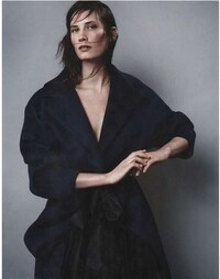 Grungy Widow-Inspired Fashion Image 4