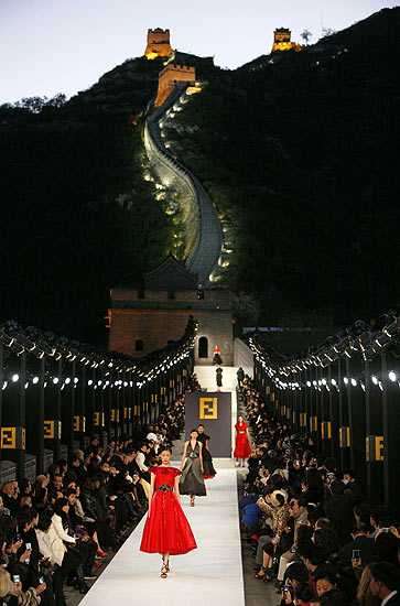 Top 42 Outrageous Fashion Shows 