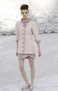 Exuberant Couture Stages Image 3