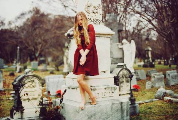 13 Spooky Graveyard Fashion Spreads