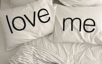 Vulgarity-Printed Pillow Cases Image 5