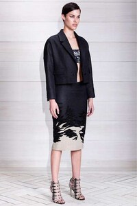 Subdued Tropical Fashion Image 4