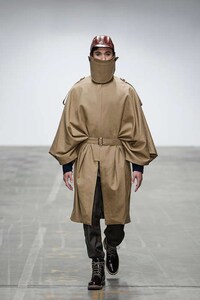 Eccentric Aviator Catwalks Image 2