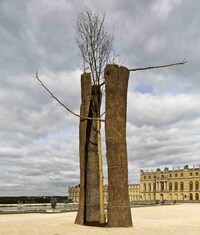 Off-Putting Tree Sculptures Image 5
