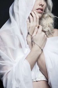 Barely-There Body Chains Image 8