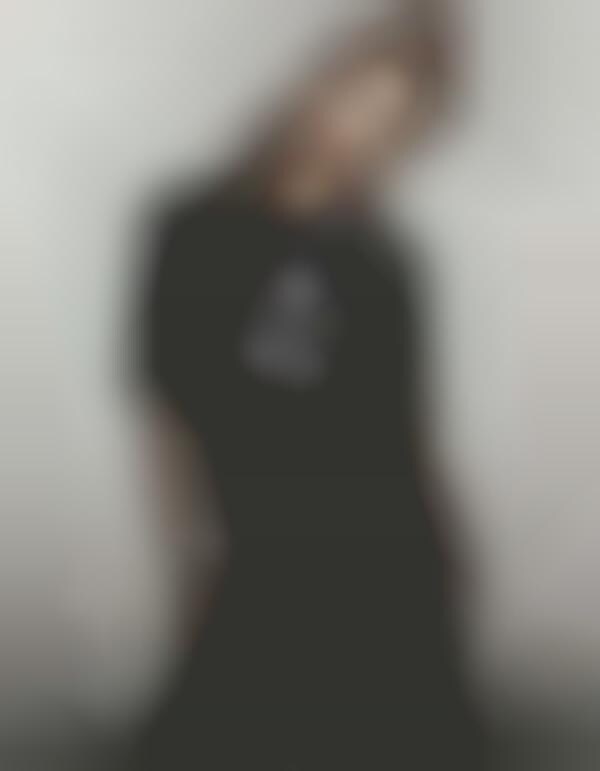 Skin-Revealing Androgynous Fashion