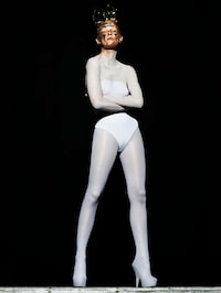 Metallic Body Paint Captures Image 3