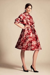 Feminine 50s-Inspired Couture Image 3