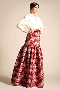Feminine 50s-Inspired Couture Image 4