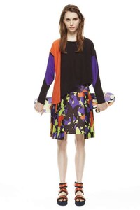 Feminine Skater-Inspired Fashion Image 7