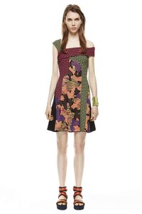 Feminine Skater-Inspired Fashion Image 8