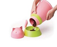 Distinguishably Shaped Pet Feeders Image 4