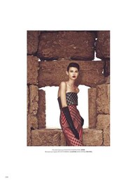 Elegant Aristocratic Eveningwear Image 4