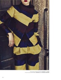 Elegant Aristocratic Eveningwear Image 7