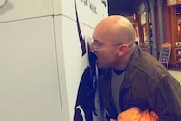 Meow-Powered Vending Machines Image 2