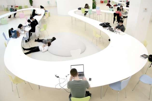 Stretched Snaking Desks