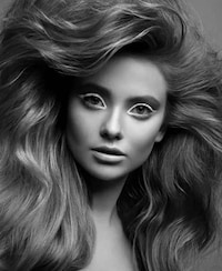 Alabaster Cat-Eye Beauty Looks Image 4