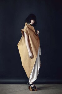 Elegant Cleopatra Beauty Captures Image 3
