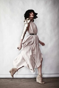 Elegant Cleopatra Beauty Captures Image 8