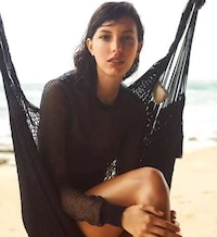 Sultry Seashore Editorials Image 6