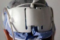 Ergonomically Head-Worn Flashlights Image 5