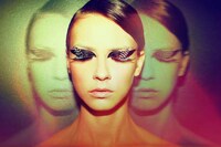 Three-Face Mirror Photography Image 7