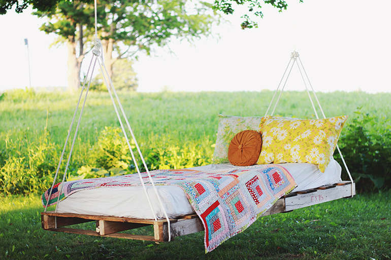 DIY Outdoor Swing Beds