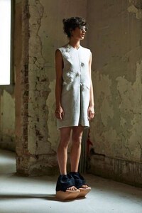 Casually Structured Resort Looks Image 2