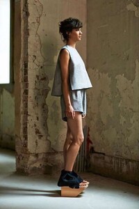 Casually Structured Resort Looks Image 4