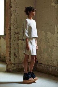 Casually Structured Resort Looks Image 6