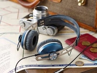 Chromatically Colored Earphones Image 2