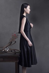 Femininely Poised Fashion Ads Image 3