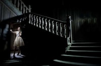 Eerily Cinematic Photoshoots Image 7