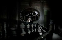 Eerily Cinematic Photoshoots Image 8
