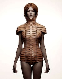 Chic Restrictive Fashion