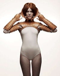 Chic Restrictive Fashion Image 8