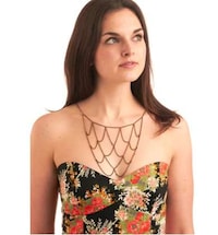 Accentuating Shoulder Chains Image 3
