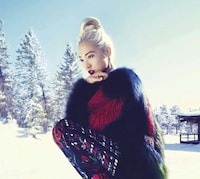 Stunning Snow-Filled Editorials Image 3