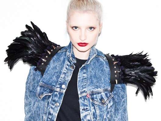 70 Feathered Fashion Styles