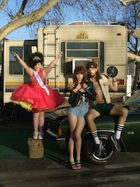 Redneck-Inspired Pictorials Image 4