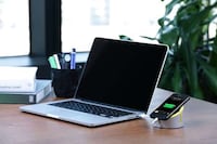Sculpted Aluminum Smartphone Stands Image 3