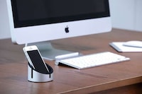 Sculpted Aluminum Smartphone Stands Image 6