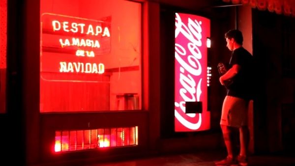 15 Interactive Vending Machines
